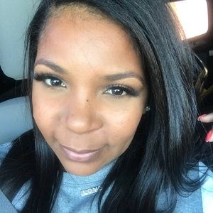 Meet your Posher, Stacy